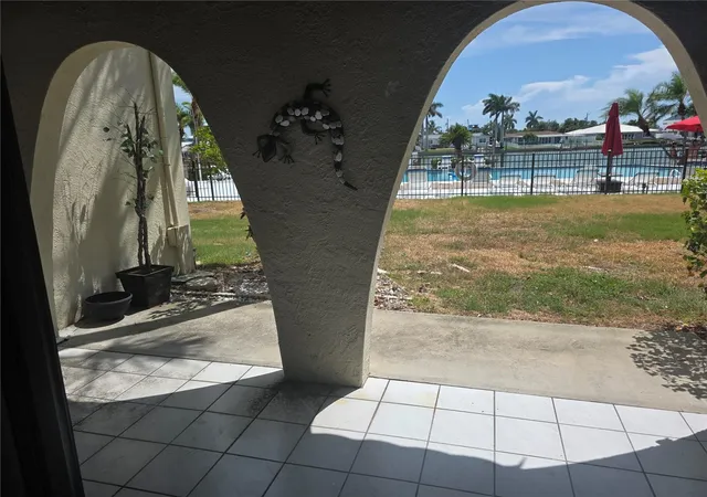 5th image of 507 Plz Seville Ct, Treasure Island, FL 33706