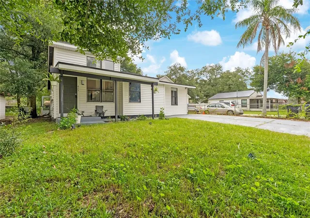 Photo 2 of Single family home for sale at 415 S Lancelot Ave, Orlando, FL 32835 | MLS# S5154871 | Listing updated on 2026-08-05