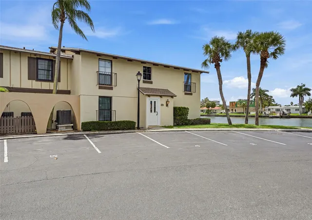 3rd image of 501 Plaza Seville Ct #2, Treasure Island, FL 33706 | MLS# TB8535171