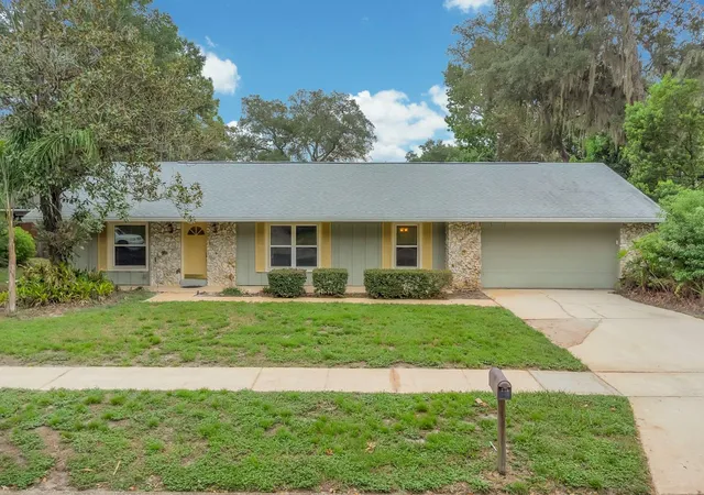Single family home for sale at 215 Palmetto Concourse, LONGWOOD, FL 32779 | MLS# O6430131