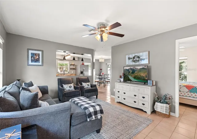 3rd image of 503 Dorothy Cir, Eustis, FL 32726 | MLS# V4950514