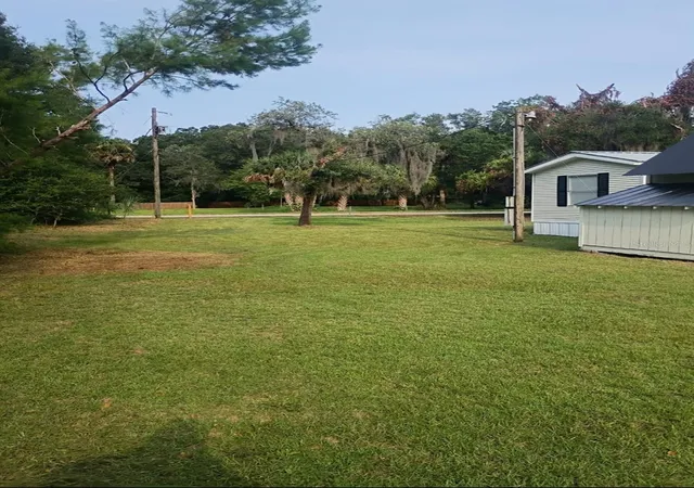 Photo 3 of Manufactured home for sale at 105 Canary Ln, Satsuma, FL 32189 | MLS# S5154876 | Listing updated on 2026-08-31
