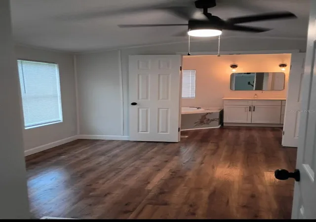 Photo 5 of Manufactured home for sale at 105 Canary Ln, Satsuma, FL 32189 | MLS# S5154876 | Listing updated on 2026-08-31