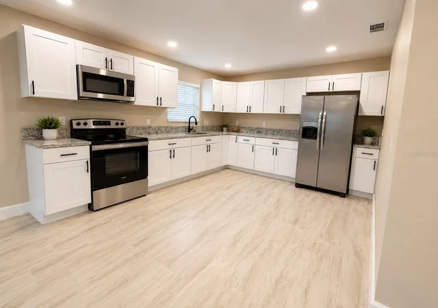 Photo 2 of Single family home for sale at 2103 45th Street Ct E, Bradenton, FL 34208 | MLS# A4701870 | Listing updated on 2026-09-21