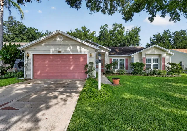 Photo 1 of Single family home for sale at 25333 River Crst Dr, Leesburg, FL 34748 | MLS# G5115945 | Listing updated on 2026-09-23