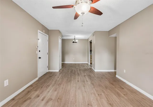 Listing Photo 4 - Condo for sale in building located at 904 Lake Destiny Rd, Altamonte Springs, FL 32714 - Unit #H