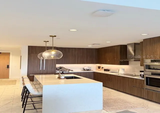 Photo 3 of Condo for sale at 777 3rd Avenue N #1007, Saint Petersburg, FL 33701 | MLS# A4701871 | Listing updated on 2026-10-20