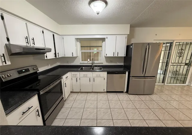 Photo 3 of Sale Pending at 202 Yale Dr, Sanford, FL 32771 | MLS# O6430151 | Listing updated on 2026-10-04