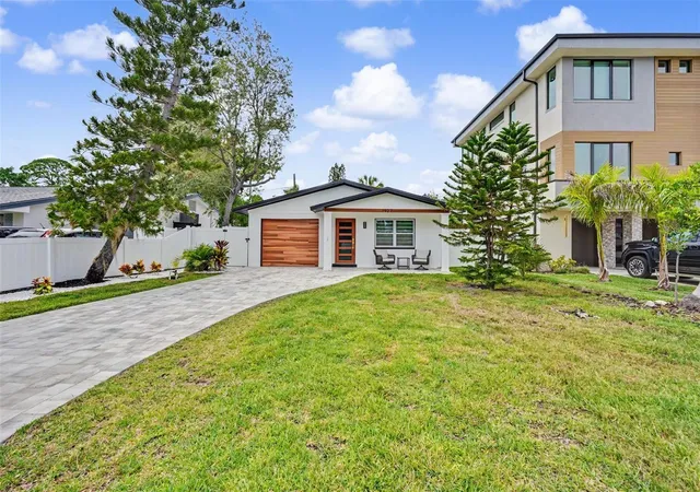 Photo 2 of Single family home for sale at 1927 Shore Acres Blvd Ne, Saint Petersburg, FL 33703 | MLS# TB8535206 | Listing updated on 2026-10-04