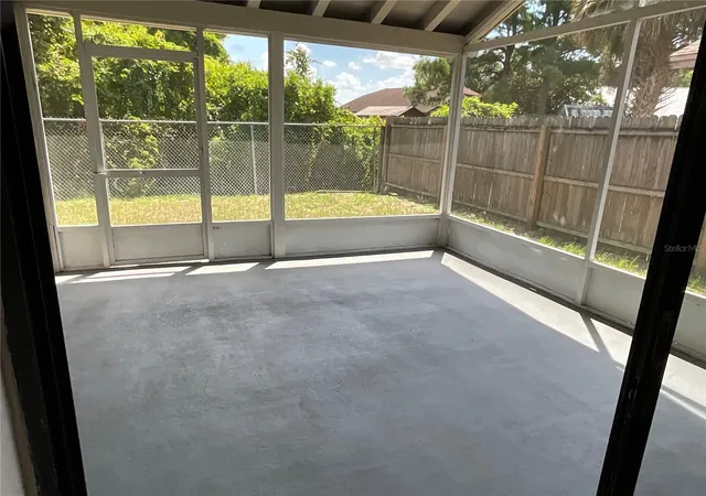Photo 4 of Single family home for sale at 1937 Martina St, Apopka, FL 32703 | MLS# O6430171 | Listing updated on 2026-10-03