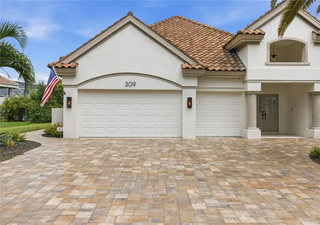Photo 3 of Single family home for sale at 309 S Stone Briar Crk Dr, Venice, FL 34292 | MLS# N6145242 | Listing updated on 2026-09-02