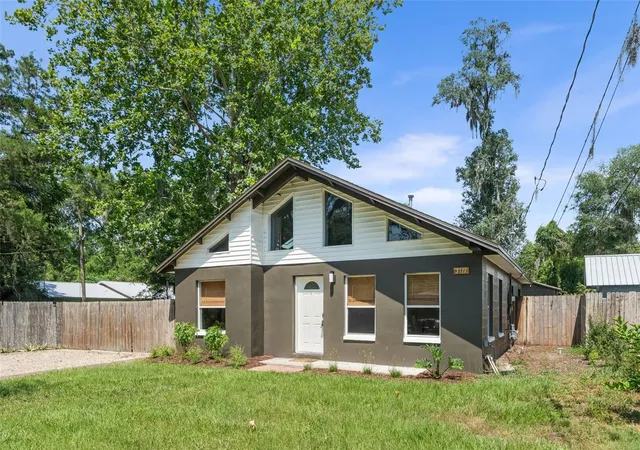 3rd image of 3177 Nw 9Th Ter, Gainesville, FL 32609 | MLS# GC542424