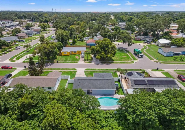 Photo 3 of Single family home for sale at 560 Robin Hl Cir, Brandon, FL 33510 | MLS# TB8535235 | Listing updated on 2026-10-22