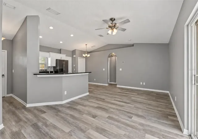 Photo 4 of Single family home for sale at 560 Robin Hl Cir, Brandon, FL 33510 | MLS# TB8535235 | Listing updated on 2026-10-22