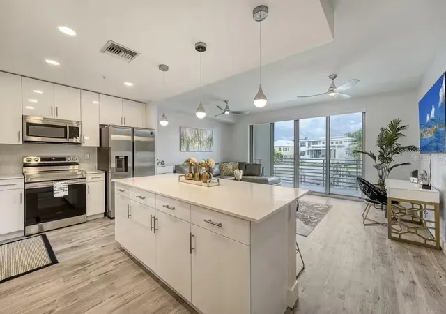 3rd image of 1709 N Tamiami Trl #220, Sarasota, FL 34234 | MLS# O6430184