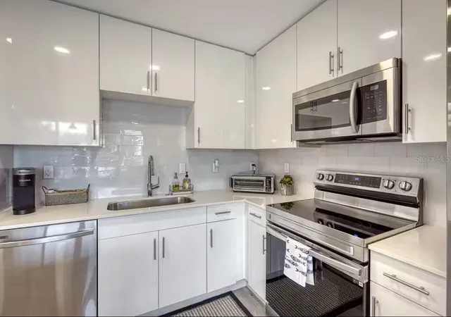 4th image of 1709 N Tamiami Trl #220, Sarasota, FL 34234 | MLS# O6430184