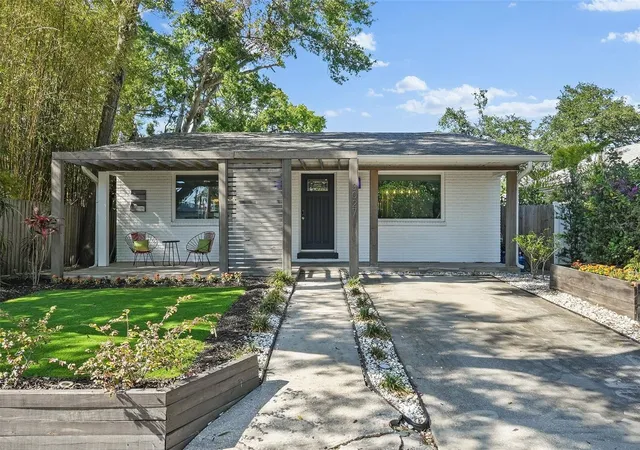3rd image of 3027 Burlington Ave N, Saint Petersburg, FL 33713