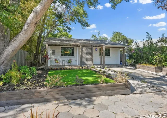 4th image of 3027 Burlington Ave N, Saint Petersburg, FL 33713