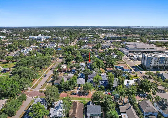 2nd image of 3027 Burlington Ave N, Saint Petersburg, FL 33713