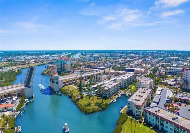 Listing Photo 2 - Condo for sale in building located at 1150 Tarpon Ctr Dr, Venice, FL 34285 - Unit #