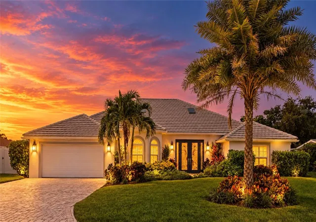Photo 1 of Single family home for sale at 7780 Holiday Dr N, Sarasota, FL 34231 | MLS# A4701902 | Listing updated on 2026-10-29