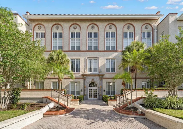 3rd image of 701 Mirror Lake Dr N #201, Saint Petersburg, FL 33701 | MLS# TB8535322
