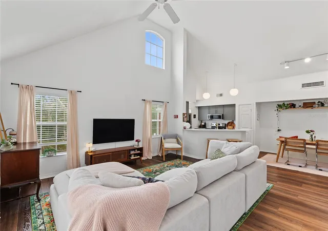 Photo 3 of Condo for sale at 9186 Lake Chase Is Way, Tampa, FL 33626 | MLS# W7888220 | Listing updated on 2026-10-10
