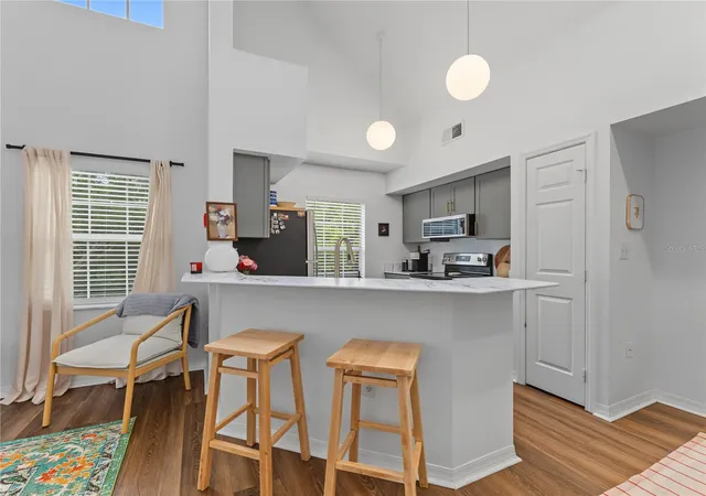 Listing Photo 4 - Condo for sale in building located at 9186 Lake Chase Island Wy, TAMPA, FL 33626