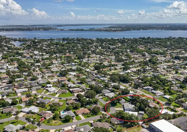 Photo 1 of Single family home for sale at 315 57th Street Ct NW, Bradenton, FL 34209 | MLS# A4701916 | Listing updated on 2026-09-29
