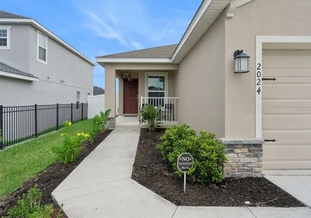 Photo 3 of Single family home for sale at 2024 Noble Dr, Davenport, FL 33837 | MLS# G5115987 | Listing updated on 2026-10-07