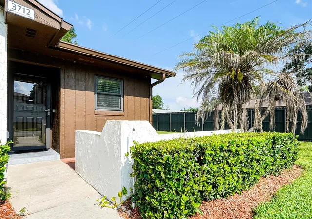 Photo 3 of Single family home for sale at 3712 Bay Ct, Saint Cloud, FL 34769 | MLS# S5154904 | Listing updated on 2026-08-24