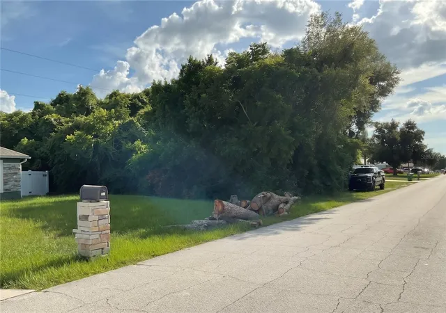 2nd image of 883 Trumbull St, Deltona, FL 32725 | MLS# V4950524