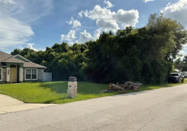 Photo 3 of Sale Pending at 883 Trumbull St, Deltona, FL 32725 | MLS# V4950524 | Listing updated on 2026-09-18