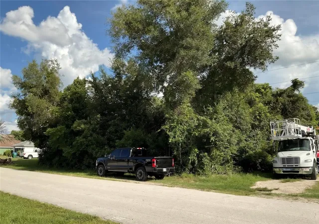Photo 4 of Sale Pending at 883 Trumbull St, Deltona, FL 32725 | MLS# V4950524 | Listing updated on 2026-09-18