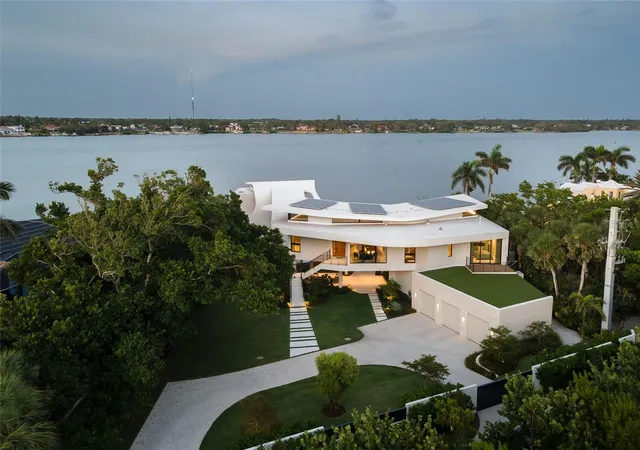 Photo 4 of Single family home for sale at 1716 Casey Key Rd, Nokomis, FL 34275 | MLS# A4701919 | Listing updated on 2026-10-09