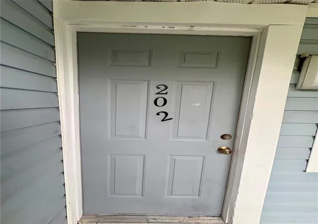 Photo 3 of Sale Pending at 5038 Ter Palms Cir #202, Tampa, FL 33617 | MLS# TB8535376 | Listing updated on 2026-08-09