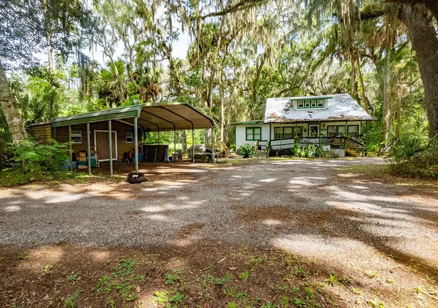 Photo 2 of Single family home for sale at 104 W Louis Broer Rd, East Palatka, FL 32131 | MLS# FC320398 | Listing updated on 2026-08-04