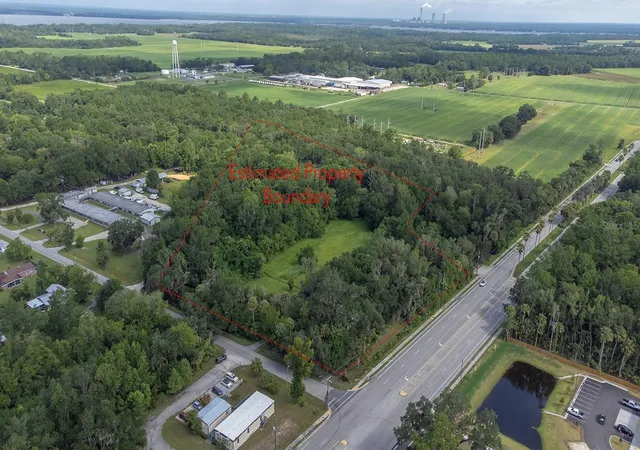 Photo 4 of Single family home for sale at 104 W Louis Broer Rd, East Palatka, FL 32131 | MLS# FC320398 | Listing updated on 2026-08-04