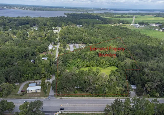 Photo 5 of Single family home for sale at 104 W Louis Broer Rd, East Palatka, FL 32131 | MLS# FC320398 | Listing updated on 2026-08-04