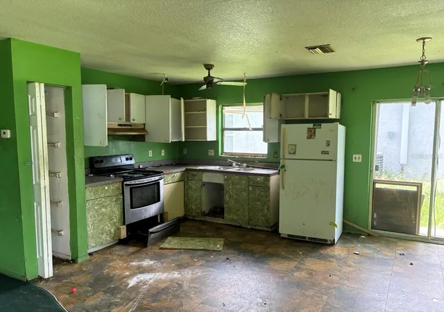 2nd image of 2703 1st Ave E, Palmetto, FL 34221 | MLS# TB8535380