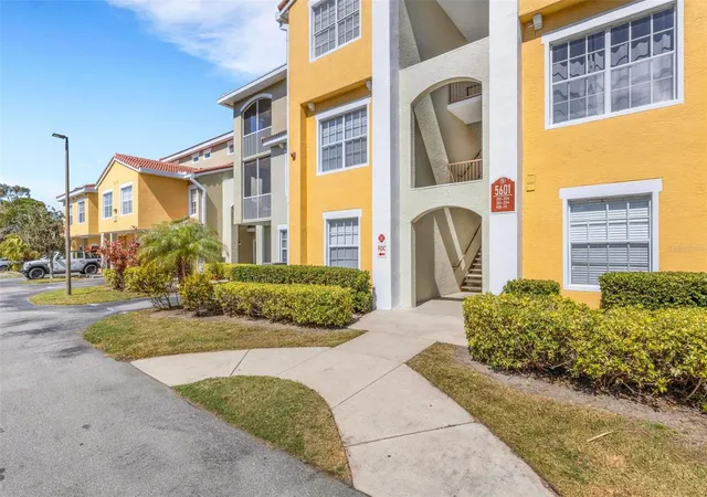 2nd image of 5601 Bentgrass Dr #10-202, Sarasota, FL 34235 | MLS# A4701922