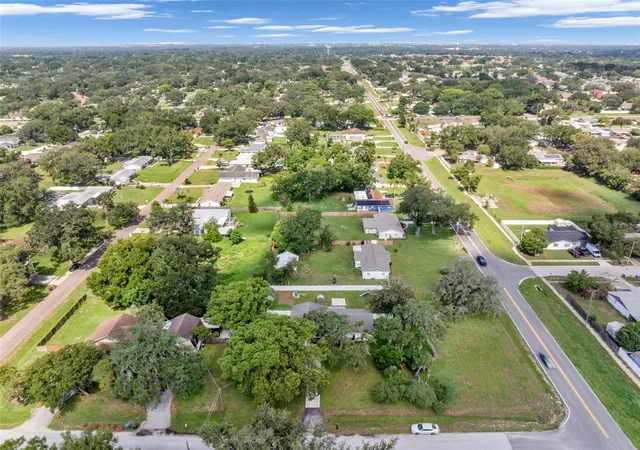 Photo 3 of Single family home for sale at 1002 Kay Jean Dr, Valrico, FL 33594 | MLS# TB8535388 | Listing updated on 2026-09-25