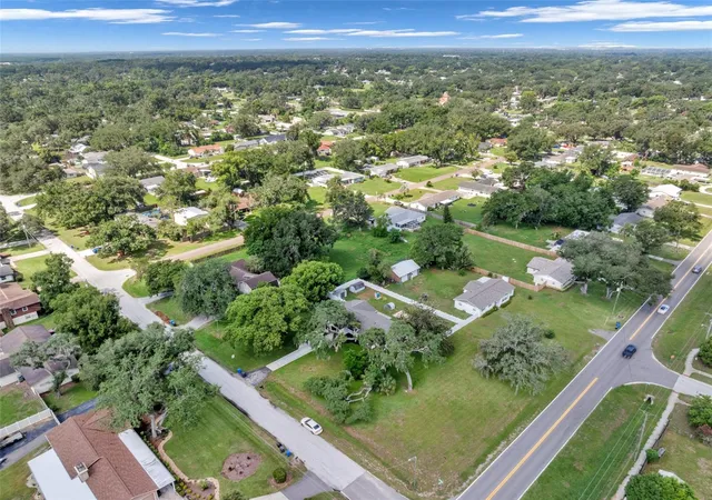 Photo 3 of Single family home for sale at 1002 Kay Jean Dr, Valrico, FL 33594 | MLS# TB8535388 | Listing updated on 2026-09-25