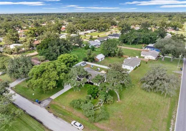 Photo 4 of Single family home for sale at 1002 Kay Jean Dr, Valrico, FL 33594 | MLS# TB8535388 | Listing updated on 2026-09-25