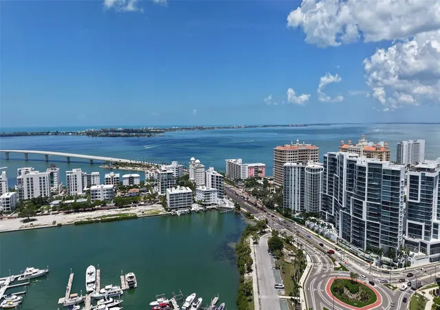 3rd image of 1111 N Gulfstream Ave #PH-C, Sarasota, FL 34236 | MLS# A4701933