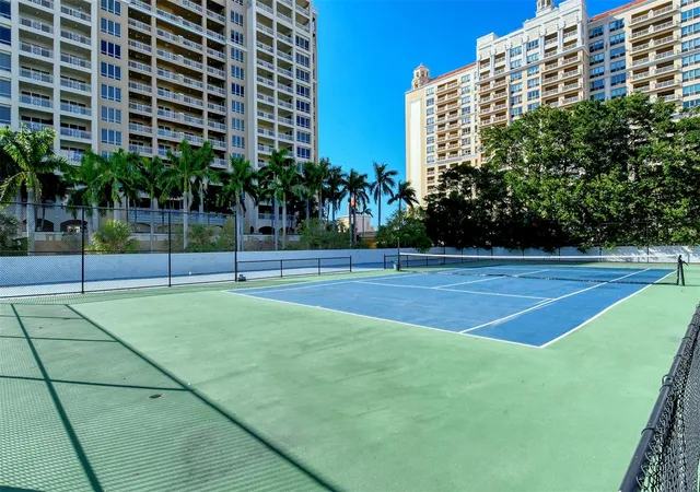 2nd image of 1111 N Gulfstream Ave, SARASOTA, FL 34236