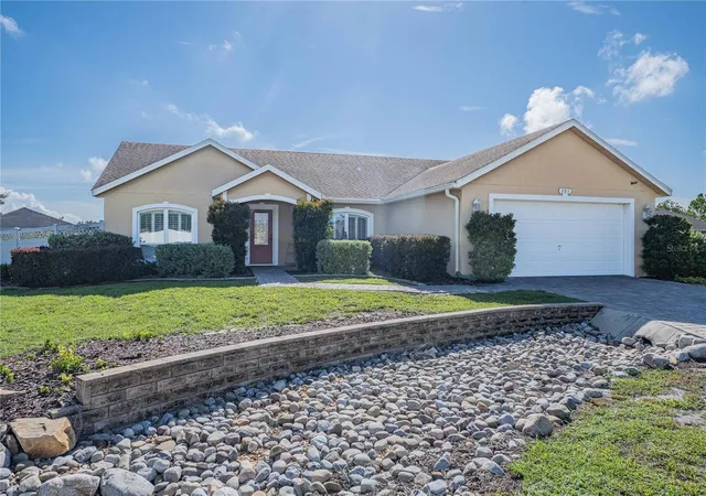 Photo 1 of Single family home for sale at 205 Thomas Ct, Winter Haven, FL 33880 | MLS# L4963995 | Listing updated on 2026-09-15