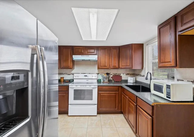 3rd image of 1023 Viking Dr, Holiday, FL 34691 | MLS# W7888229