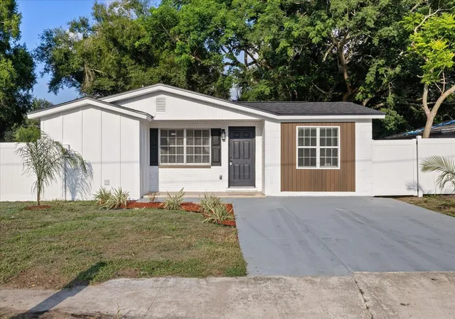 Photo 1 of Sale Pending at 8711 N River Forest Cir, Tampa, FL 33604 | MLS# TB8535430 | Listing updated on 2026-09-21