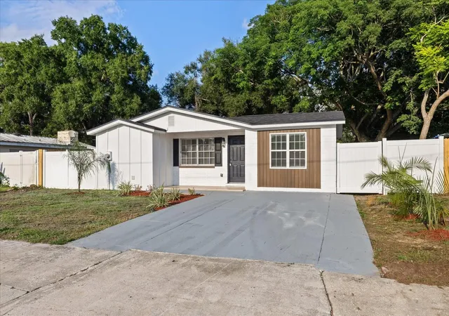 Photo 3 of Sale Pending at 8711 N River Forest Cir, Tampa, FL 33604 | MLS# TB8535430 | Listing updated on 2026-09-21